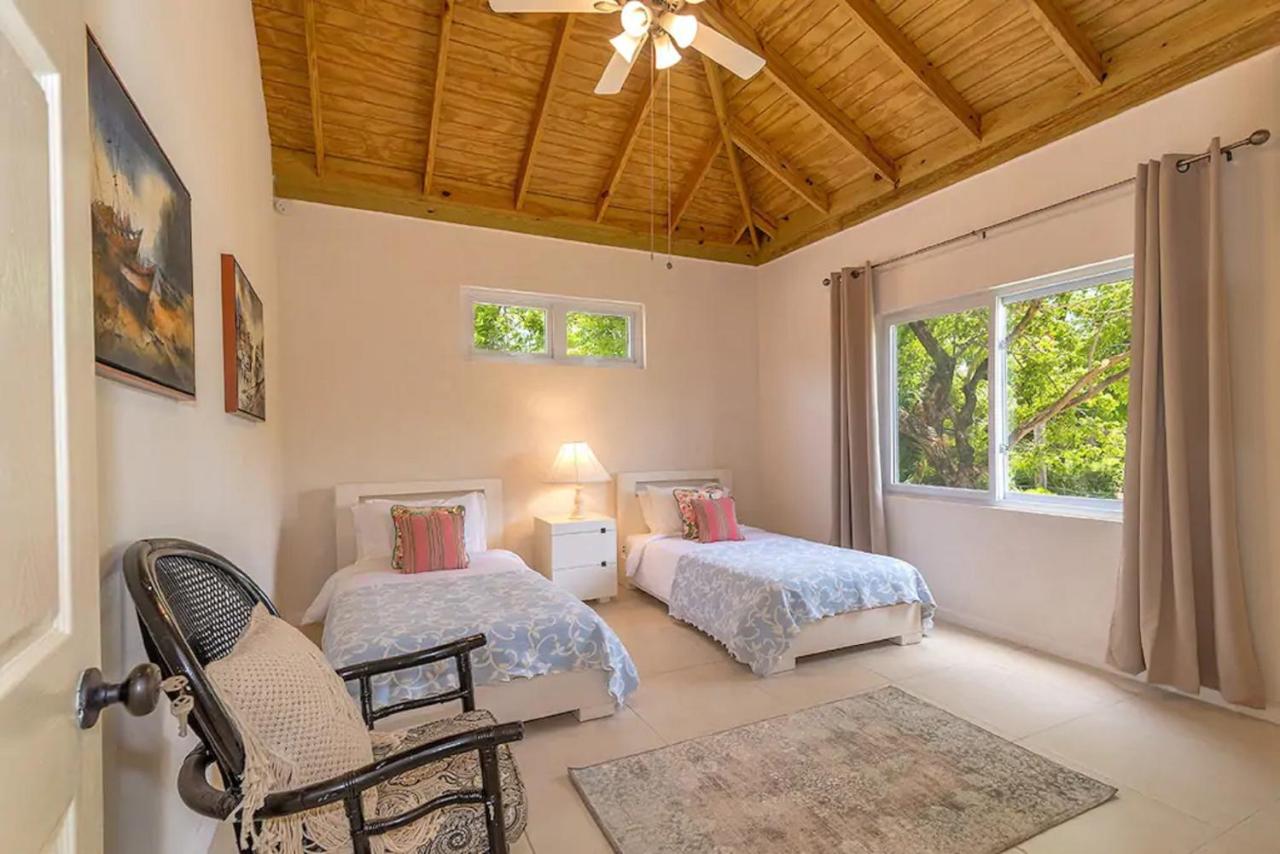 New 3-bed on Hip Strip, Beach access, Sleeps 8 - 2