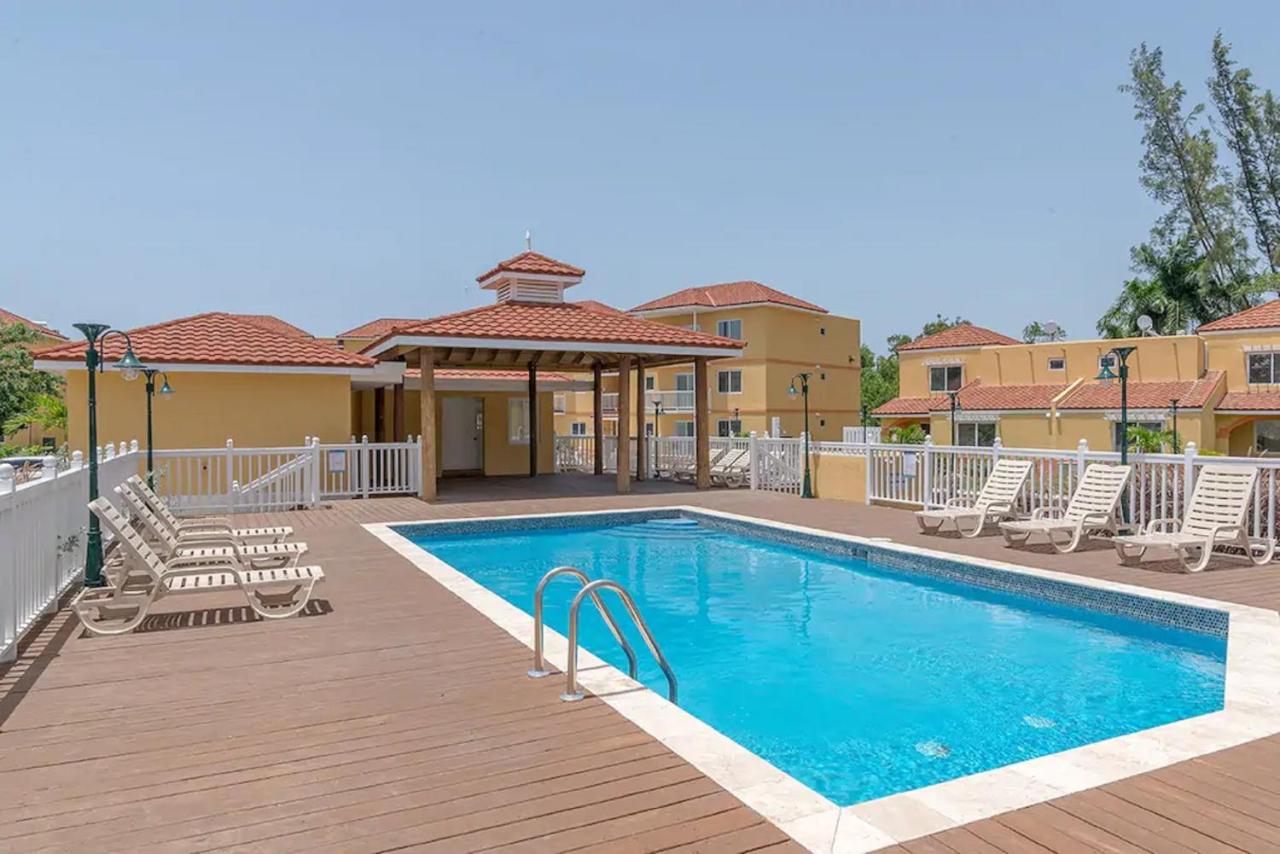 New 3-bed on Hip Strip, Beach access, Sleeps 8 - 4