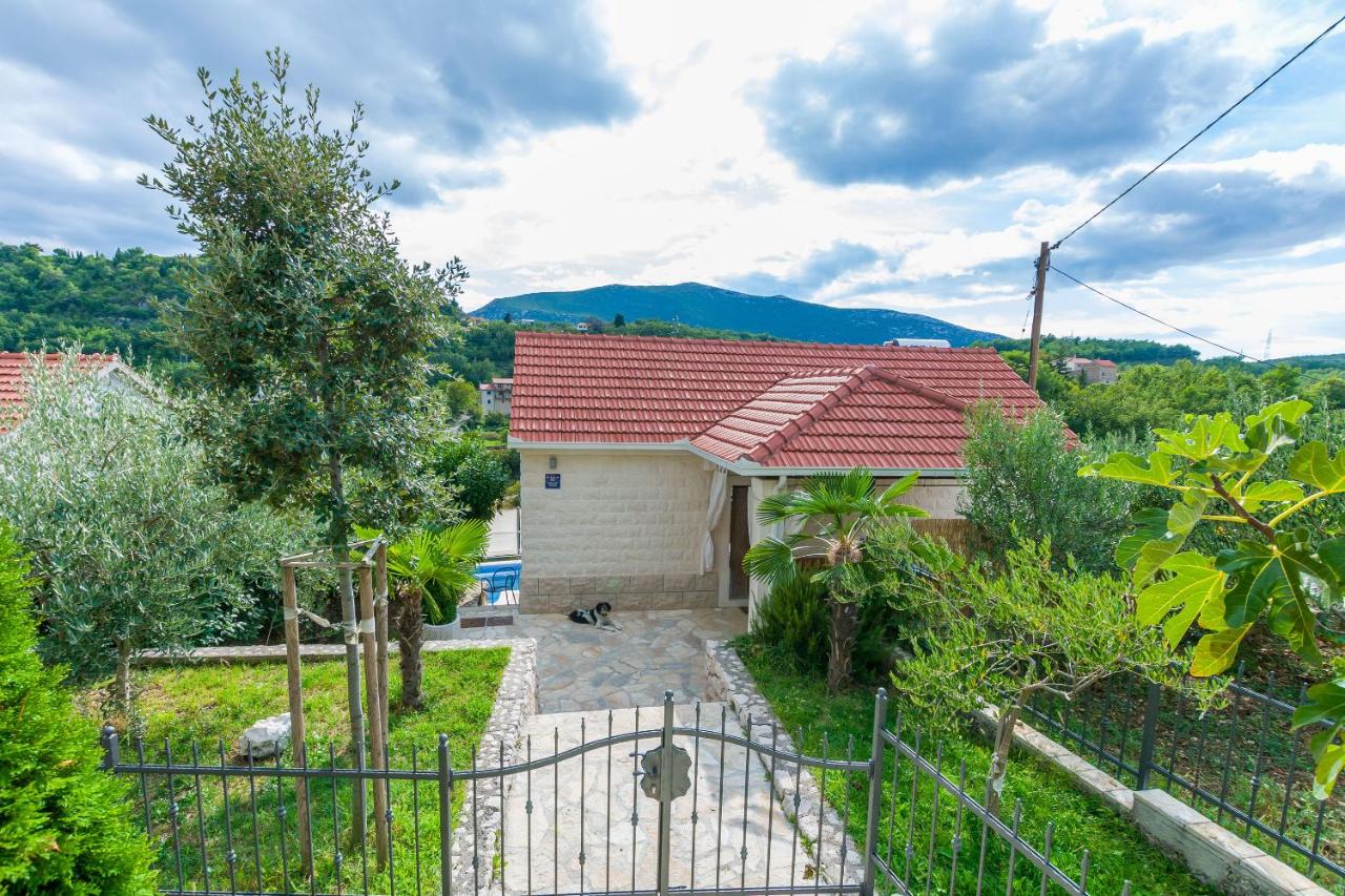 Holiday home Zvecanje photo