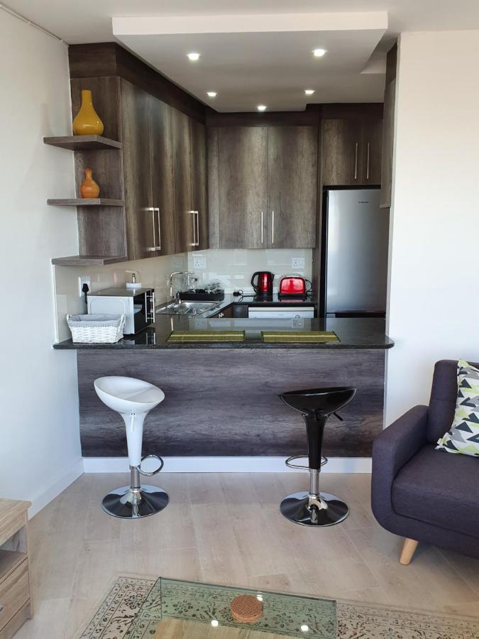 Disa Park 14th Floor Apartment with City Views - 4