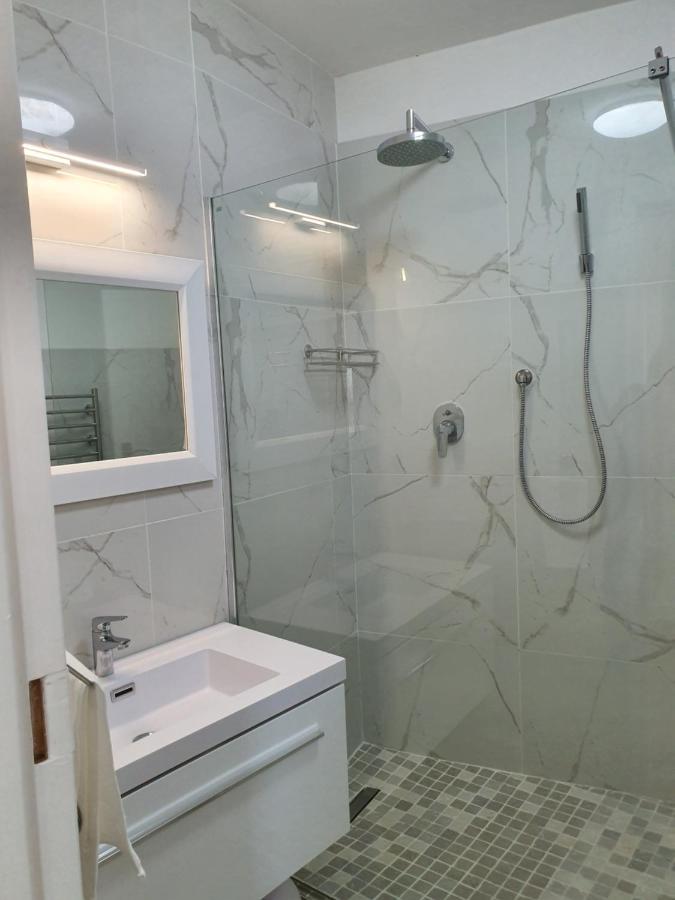 Disa Park 14th Floor Apartment with City Views - 2