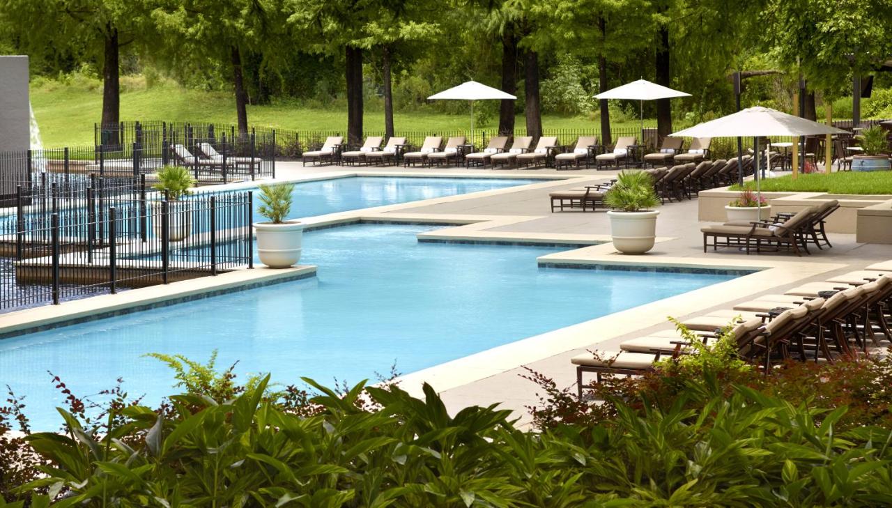 Heated swimming pool: Omni Houston Hotel
