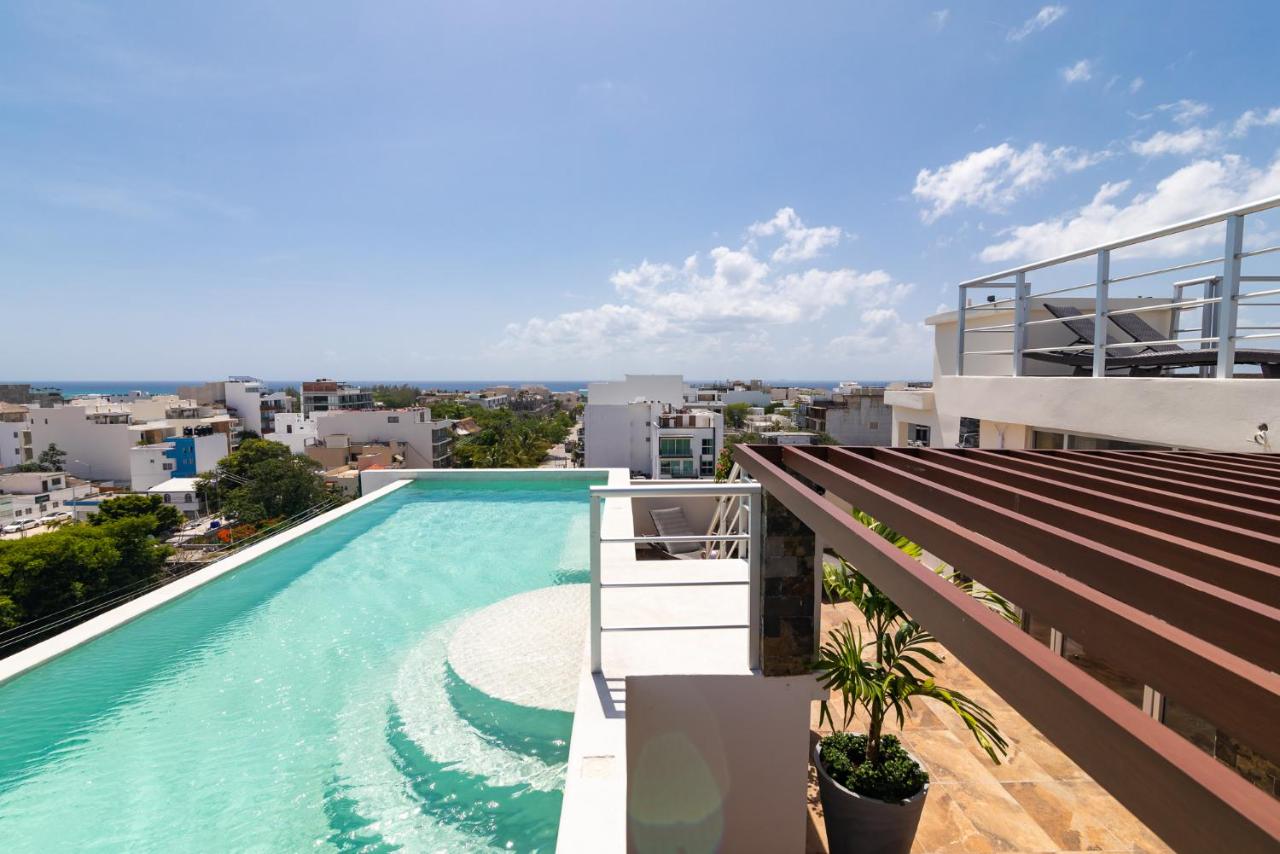 Rooftop swimming pool: Kuyaan Coral Suites by Holiday in Playa