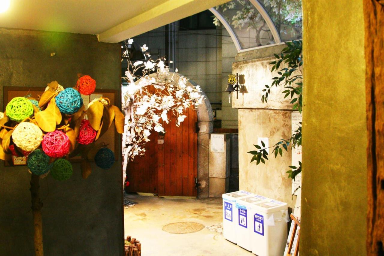 Crib 49 Guesthouse - Foreigner only - 3