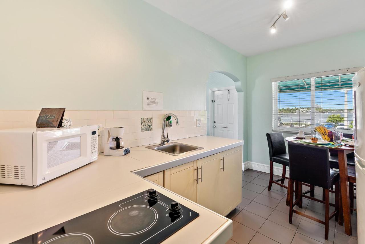 Hollywood Beachside Boutique Suite — photo 17