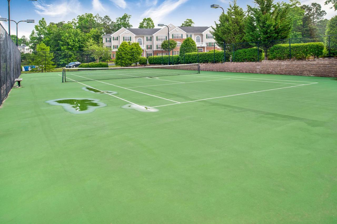Tennis court: Greensprings Vacation Resort