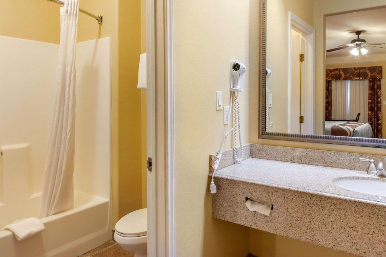 Quality Inn & Suites at The Outlets Mercedes-Weslaco — photo 13