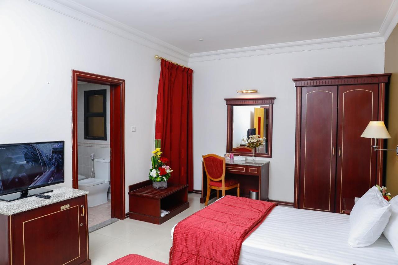Taj Plaza Hotel photo