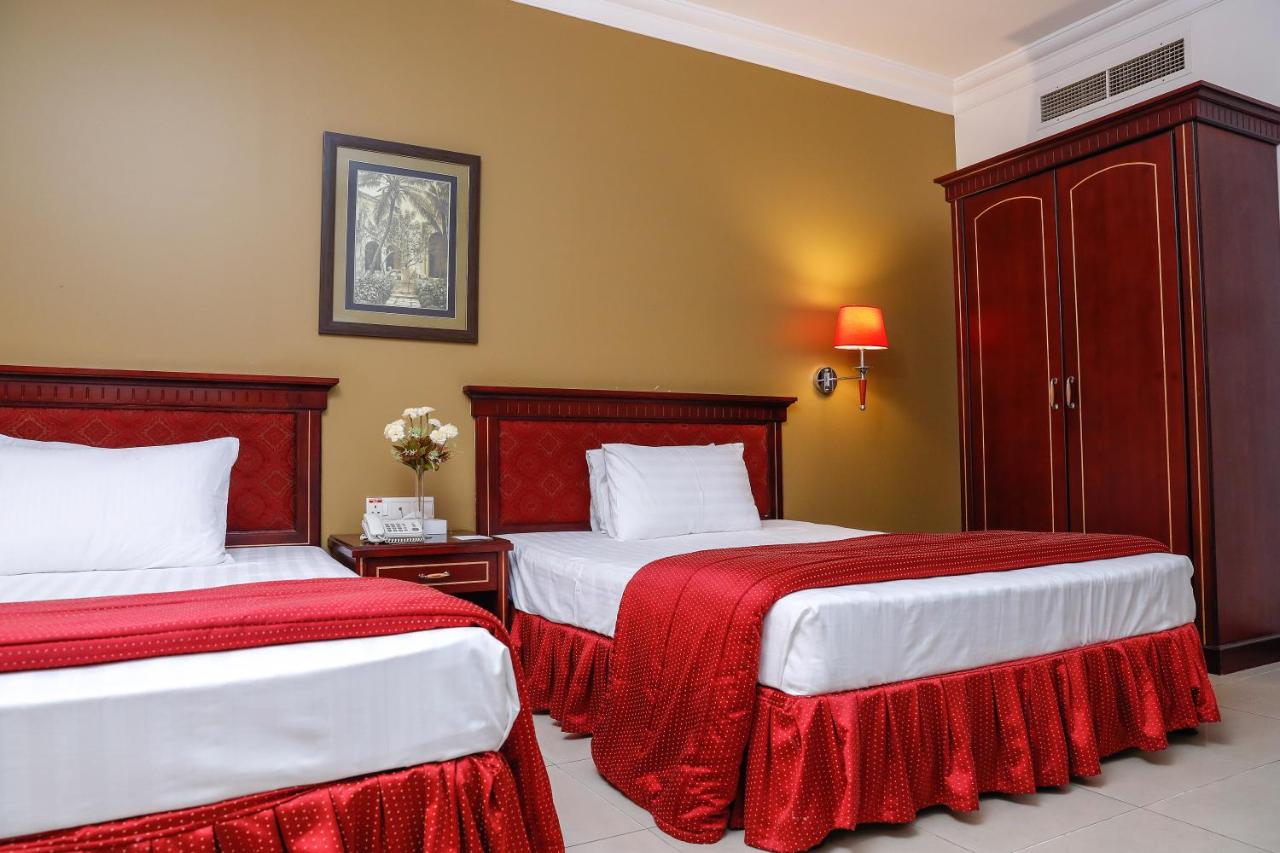 Taj Plaza Hotel photo