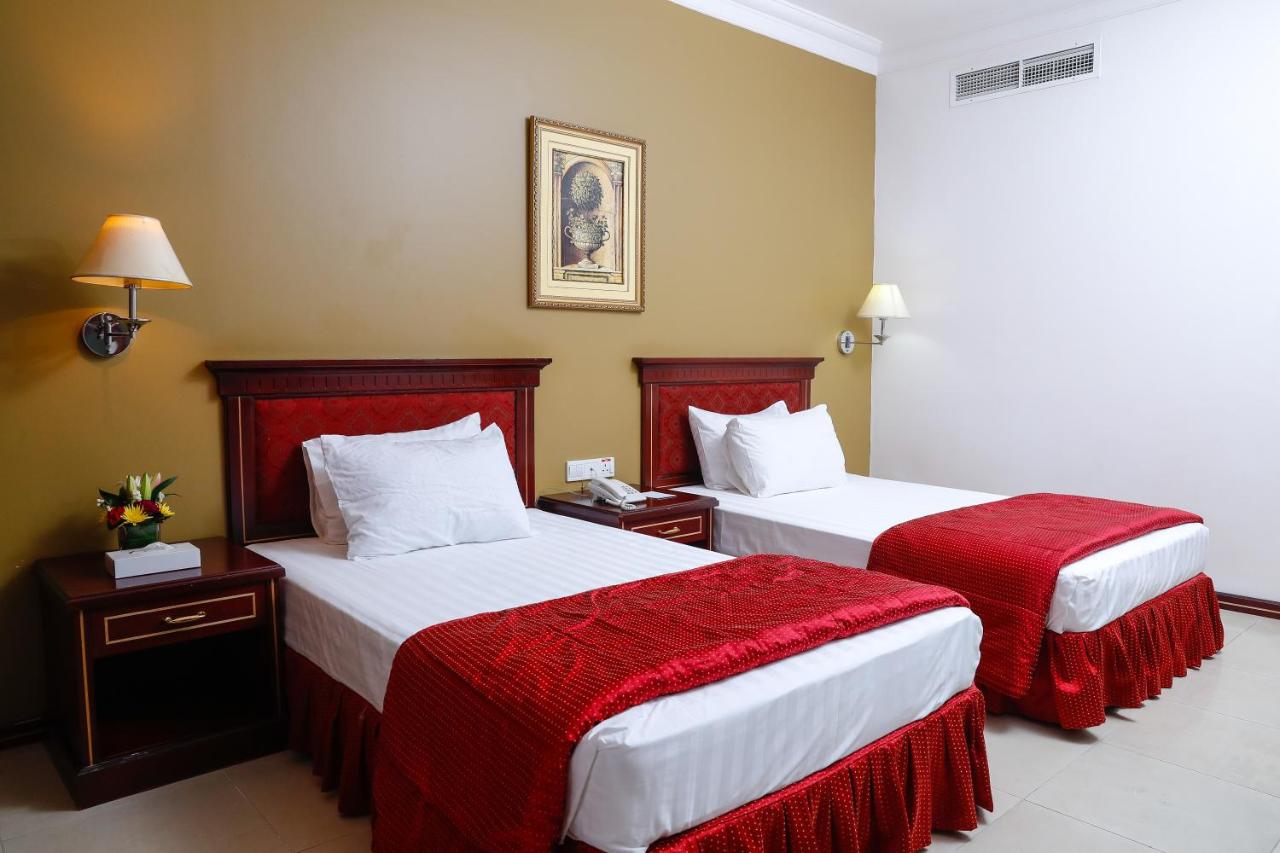 Taj Plaza Hotel photo