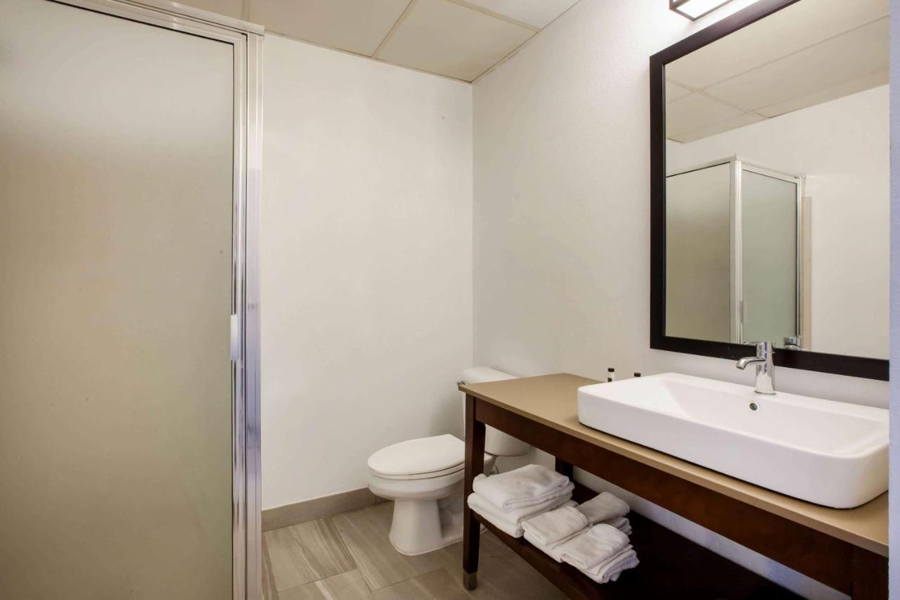 The ConCorde Inn — photo 15