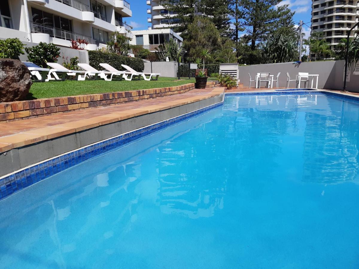 Surfers Chalet photo