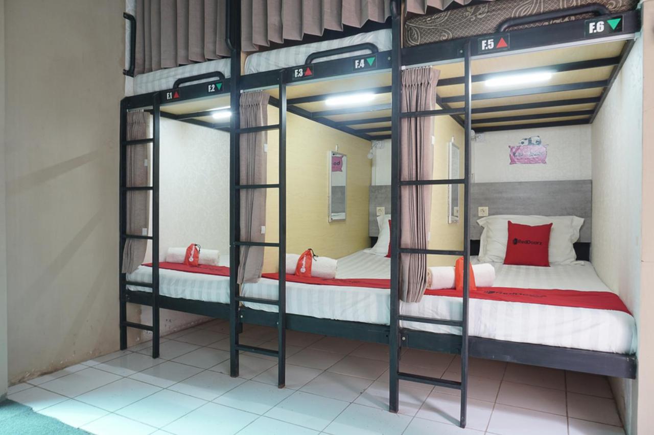 RedDoorz Hostel @ Borobudur Street, Blimbing – Updated 2022 Prices