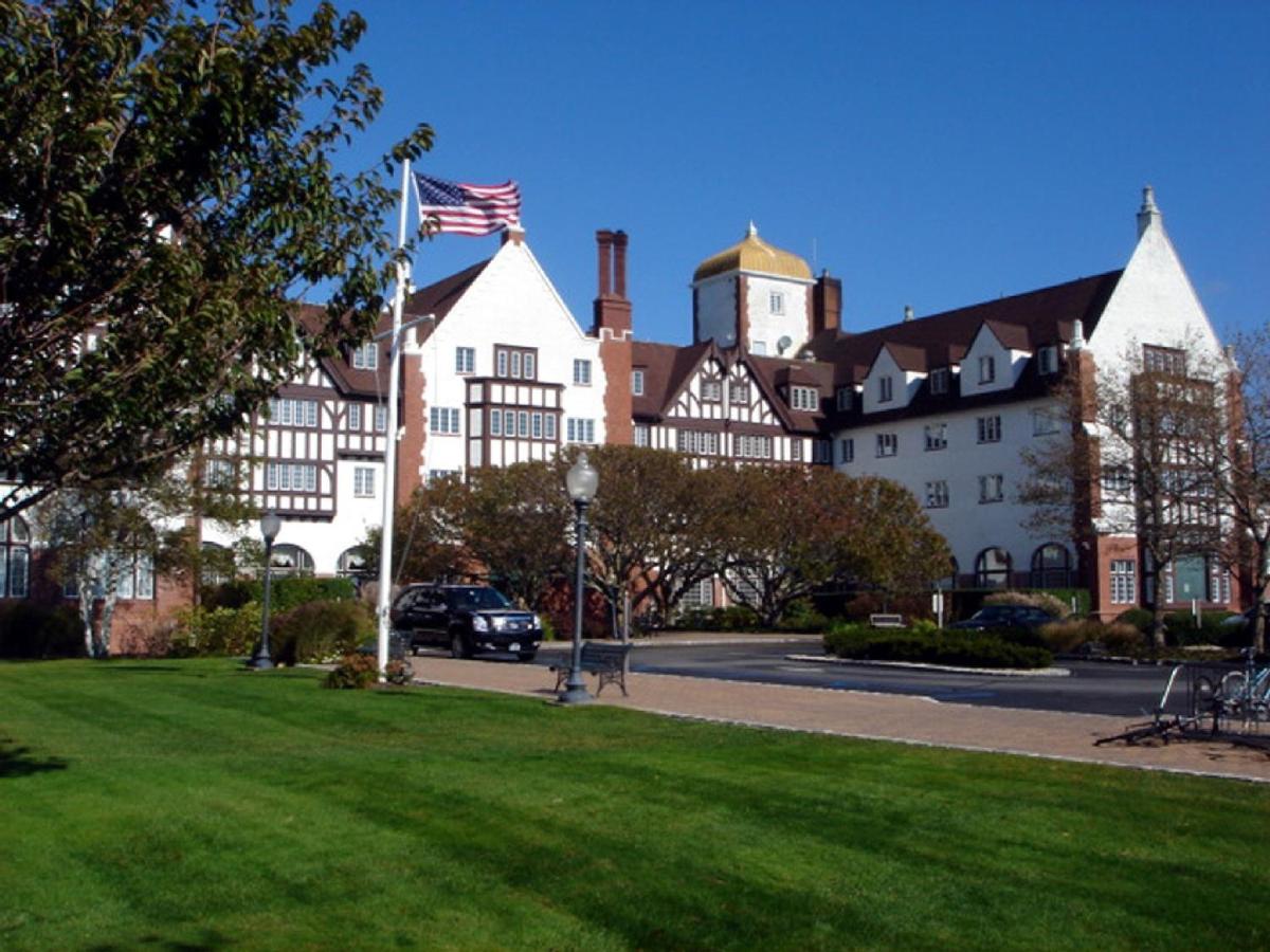 Montauk Manor — photo 17