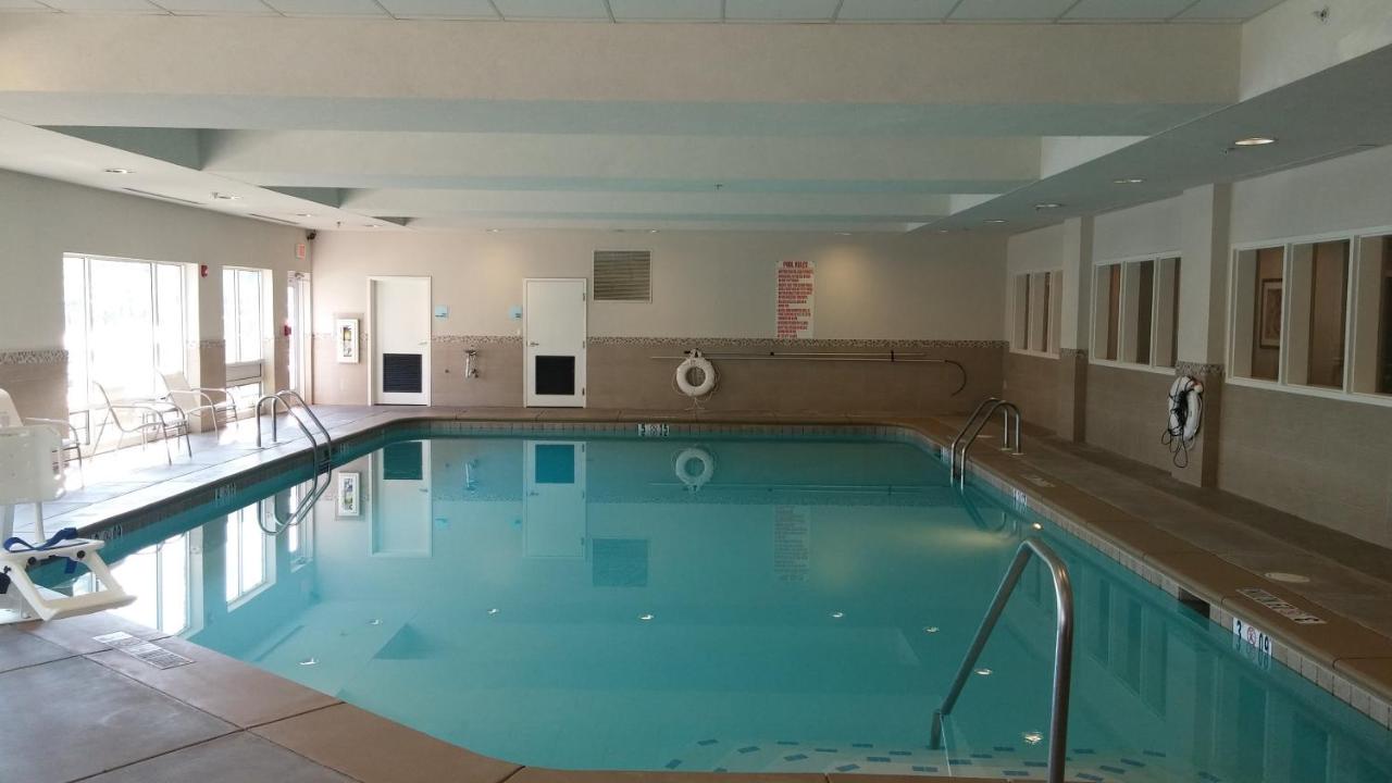 Heated swimming pool: Holiday Inn Express Augusta North, an IHG Hotel