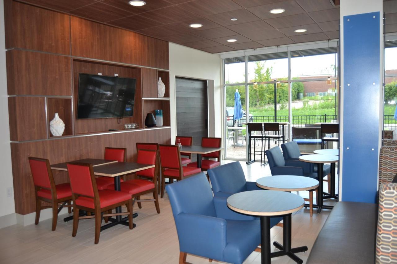 Holiday Rest Motor Inn — photo 11