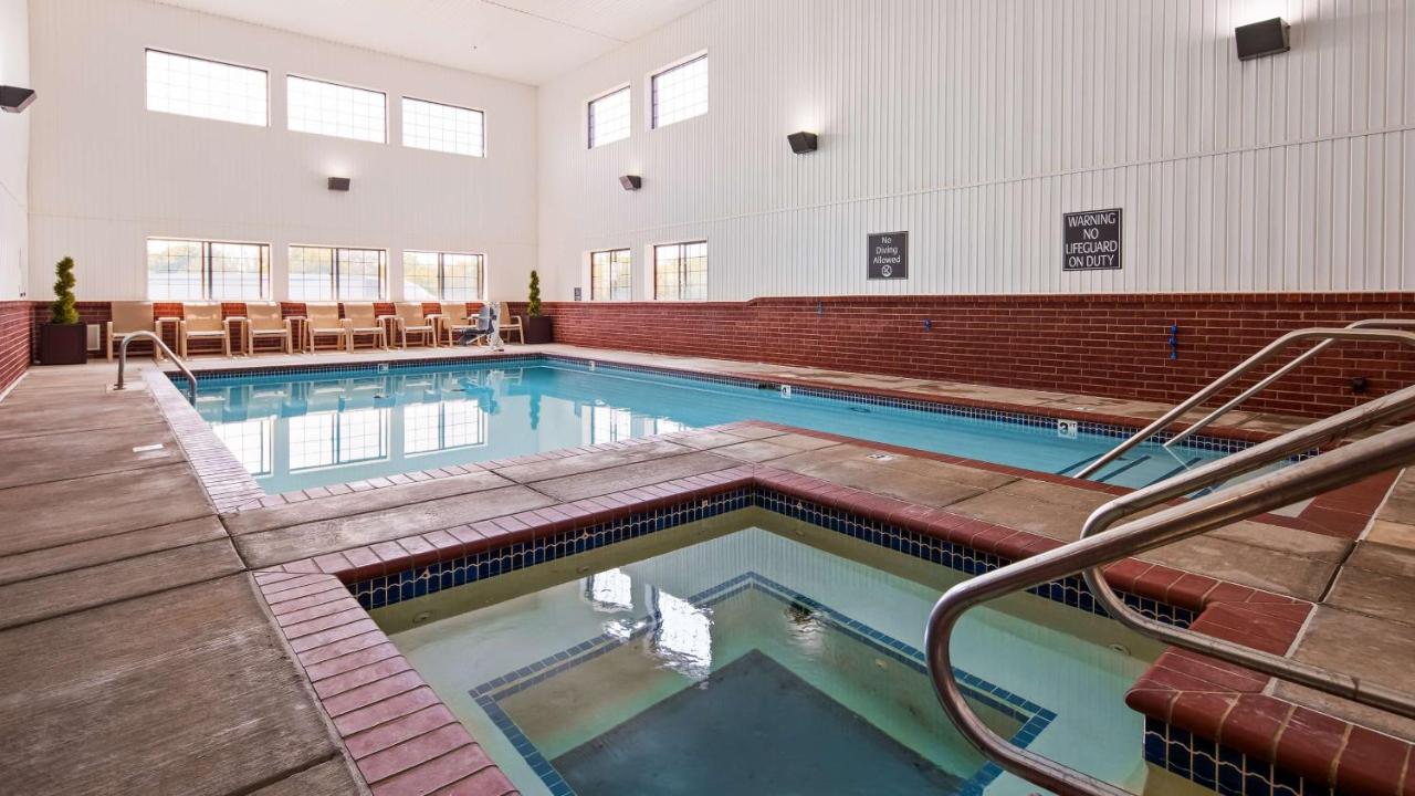 Heated swimming pool: Best Western Plus Oklahoma City Yukon