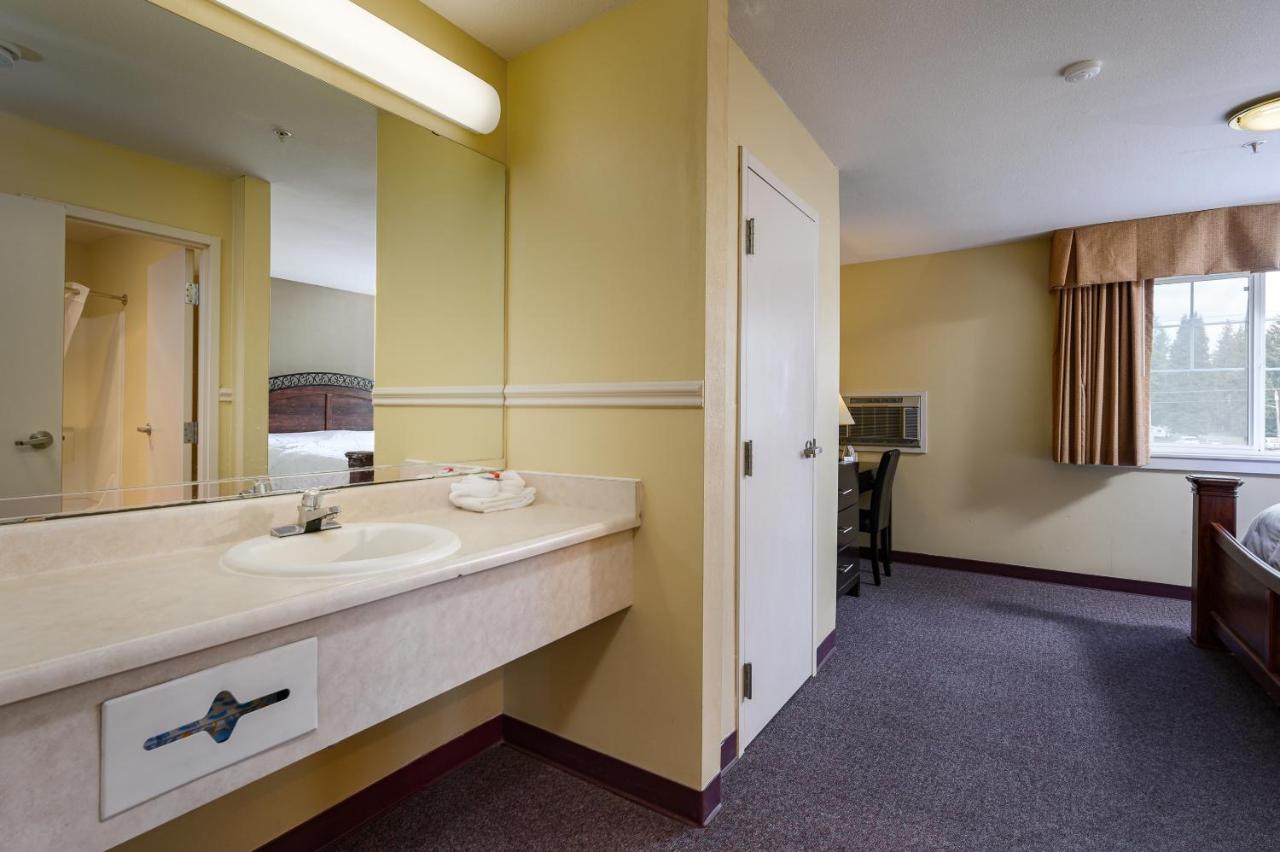 Three Rivers Inn Hotel — photo 13