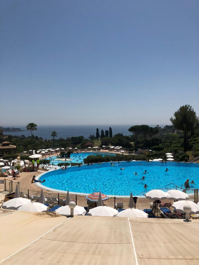 Heated swimming pool: Roches d’azur