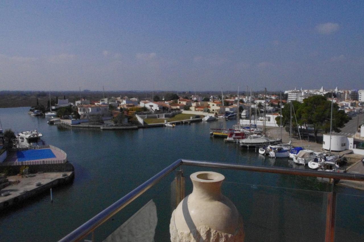 Vue Panoramique sur la Mediterrannée, appartement sur canal ...