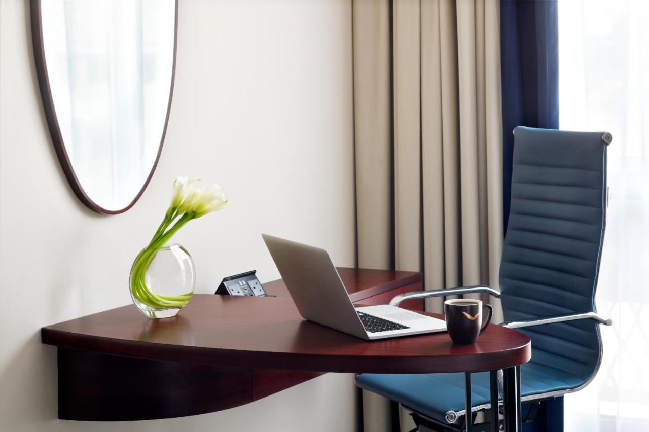 Mövenpick Hotel & Apartments Bur Dubai photo