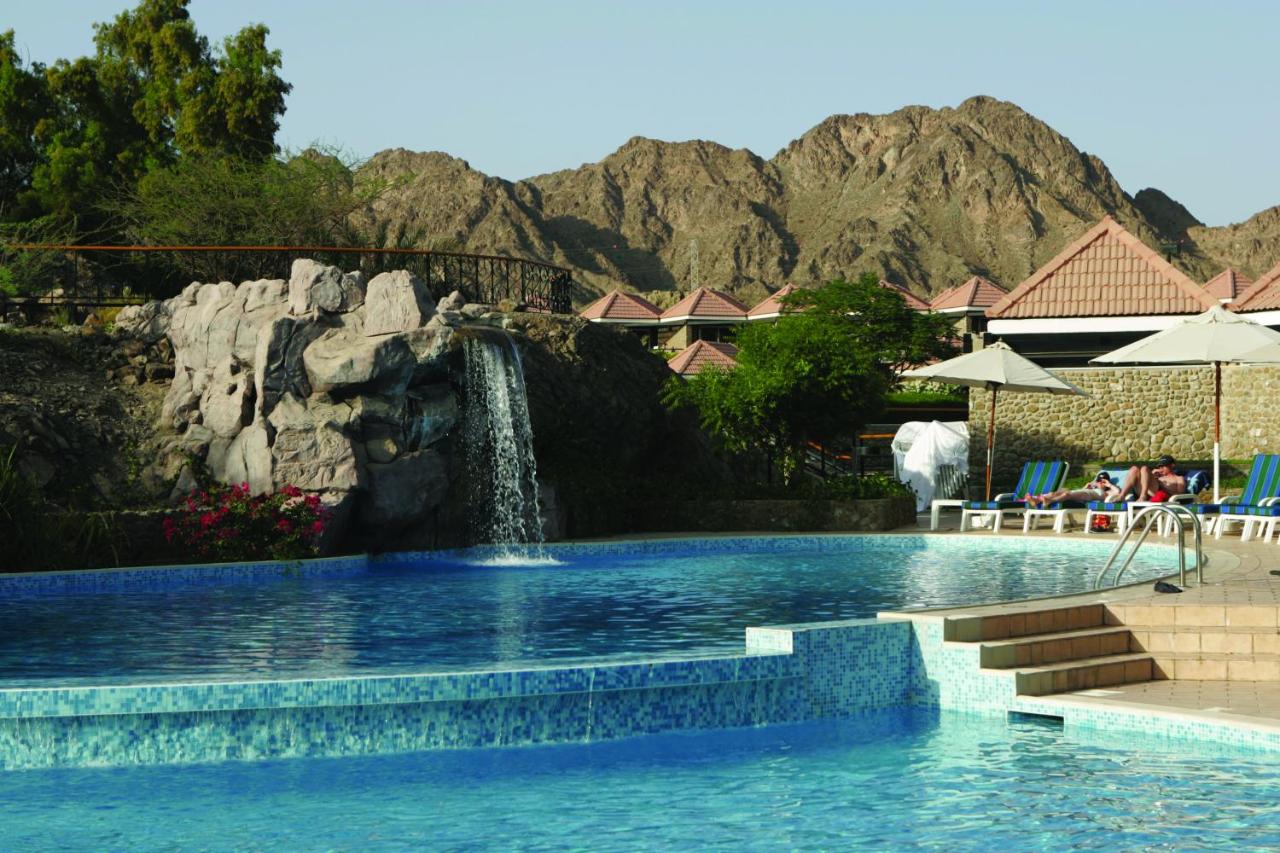 Heated swimming pool: JA Hatta Fort Hotel