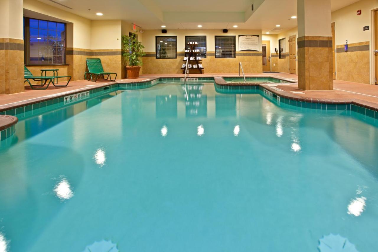 Heated swimming pool: Staybridge Suites Indianapolis Downtown-Convention Center, an IHG Hotel