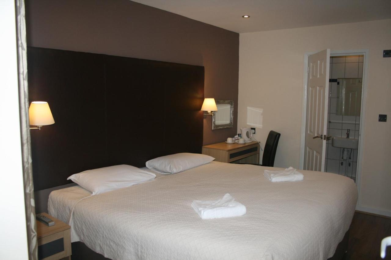 Gatwick Belmont Guest House - Laterooms