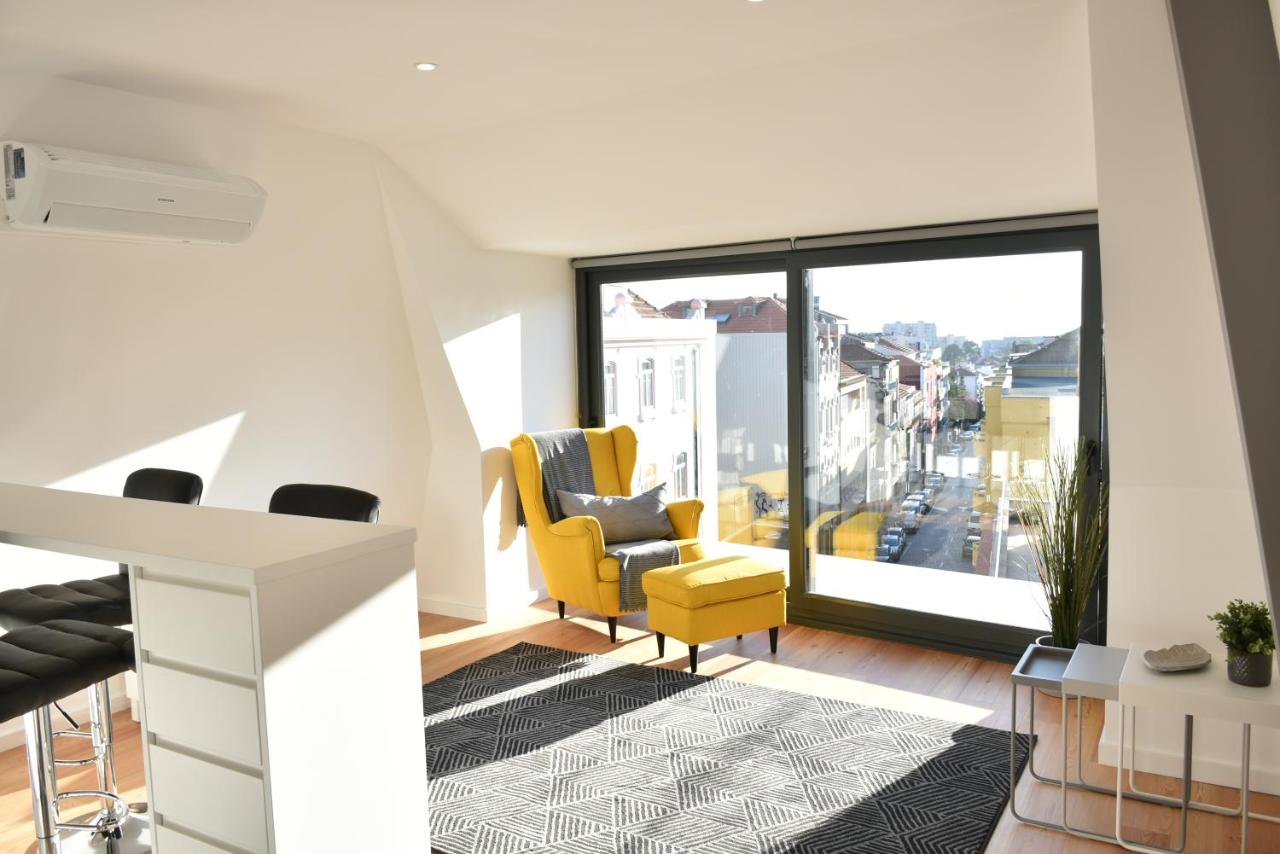 Sunny Penthouse whith balcony 9min walk main station - 2