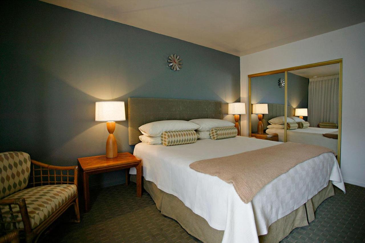 Desert Hills - 21 and Over - A Town & Desert Boutique Hotel — photo 3