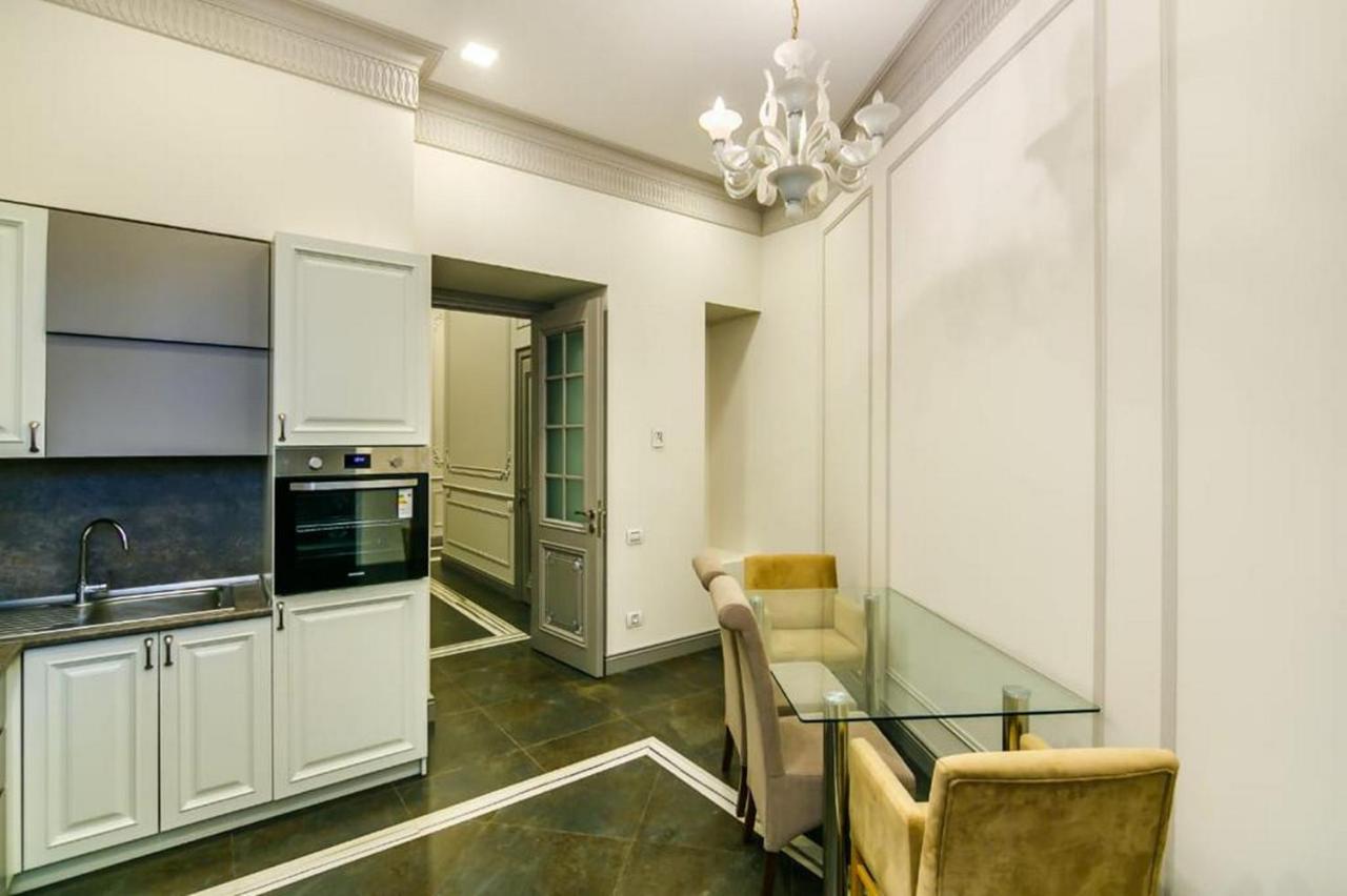 Formula 1 Street Apartment photo