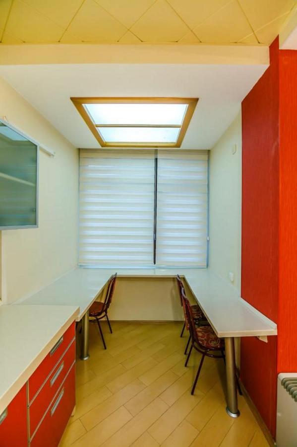 Red Apartment Vip City Center photo