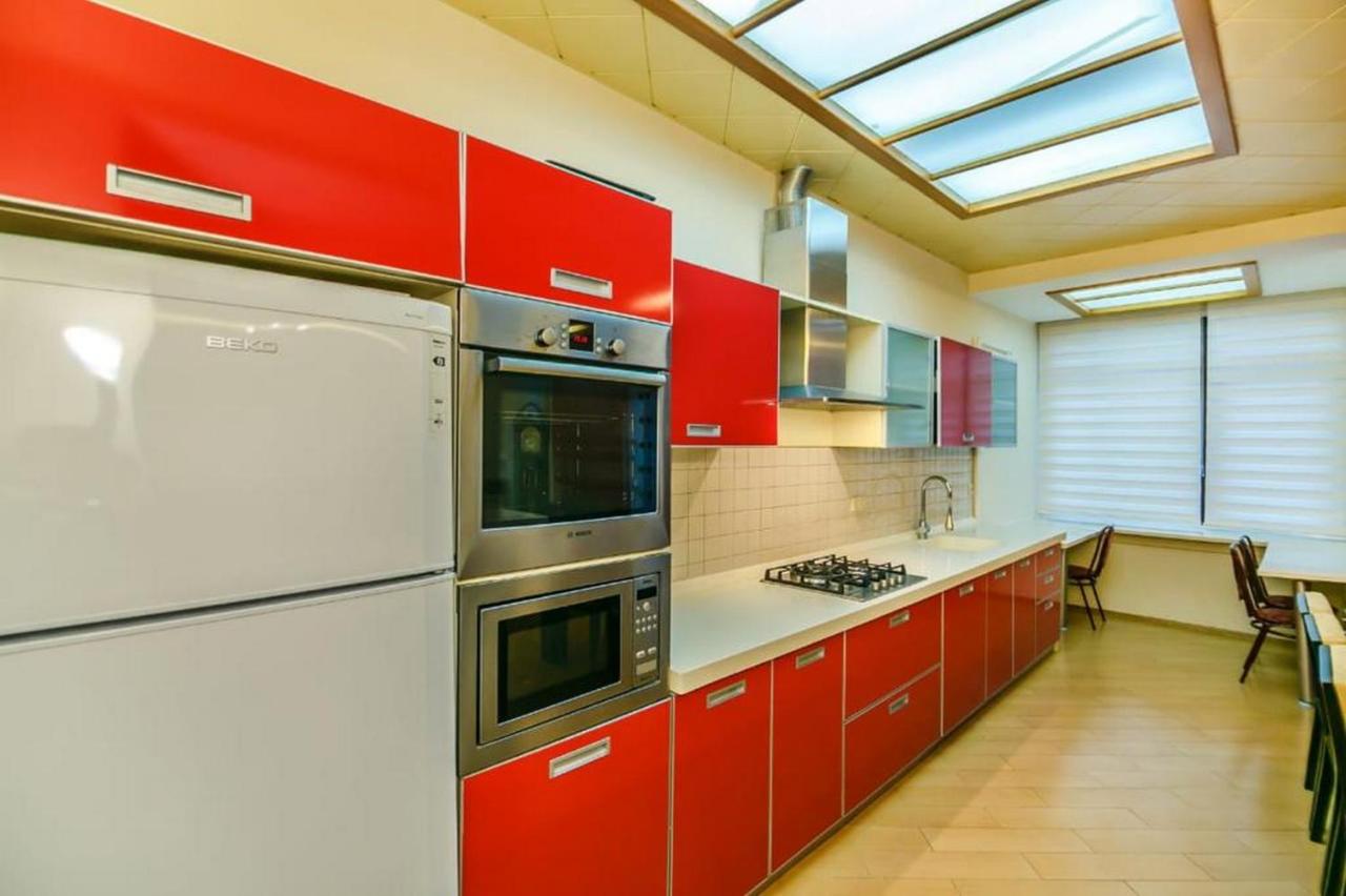 Red Apartment Vip City Center photo