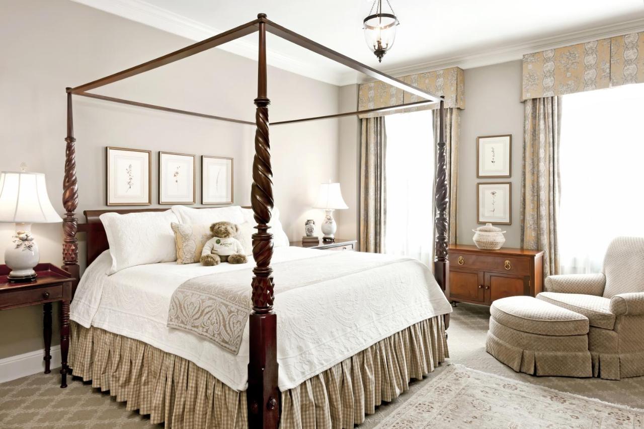 Discover the best hotels in Charleston, SC, for couples! From luxury boutique stays to romantic waterfront retreats, find the perfect getaway for your next romantic escape. Charleston SC Hotels, Charleston SC Hotels For Couples, Best Boutique Hotels In Charleston SC, Best Hotels Charleston SC, Best Luxury Hotels In Charleston SC, Affordable Hotels In Charleston SC, Best Hotels To Stay In Charleston SC, Where To Stay In Charleston SC Hotels, Romantic Hotels Charleston SC