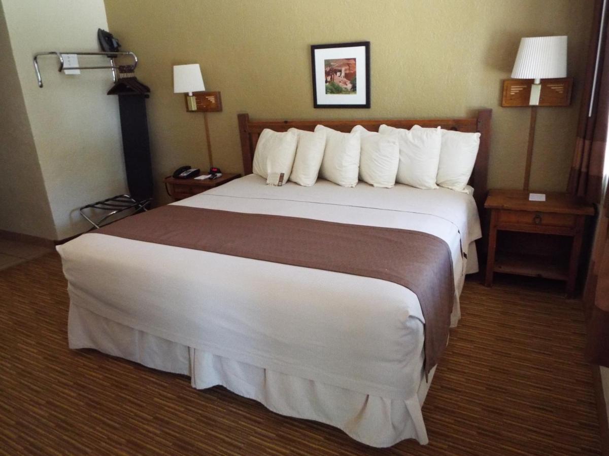 Thunderbird Lodge — photo 10