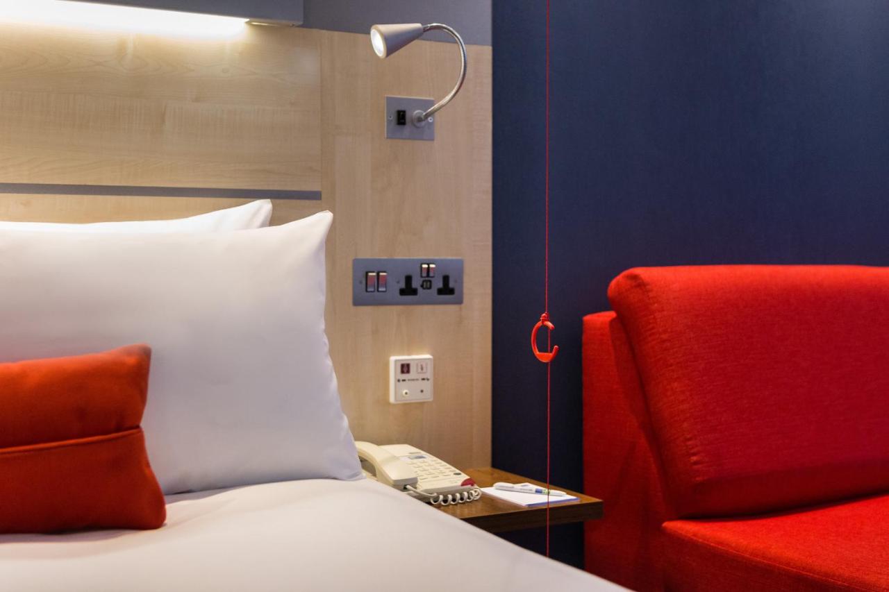 Holiday Inn Express London - Watford Junction, an IHG Hotel photo