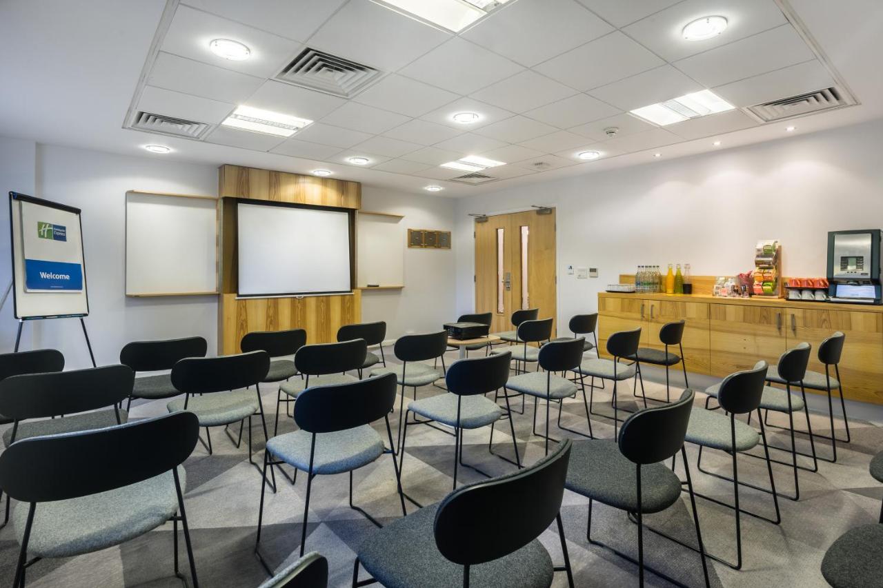 Holiday Inn Express London - Watford Junction, an IHG Hotel photo
