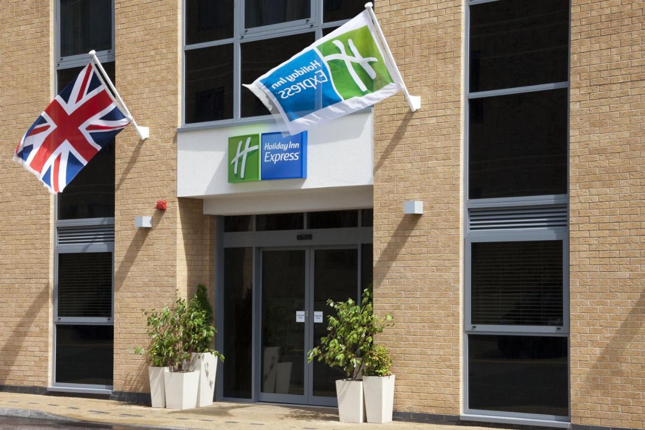 Holiday Inn Express London - Watford Junction, an IHG Hotel photo