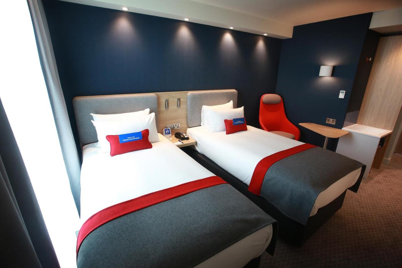 Holiday Inn Express MANCHESTER AIRPORT - Laterooms