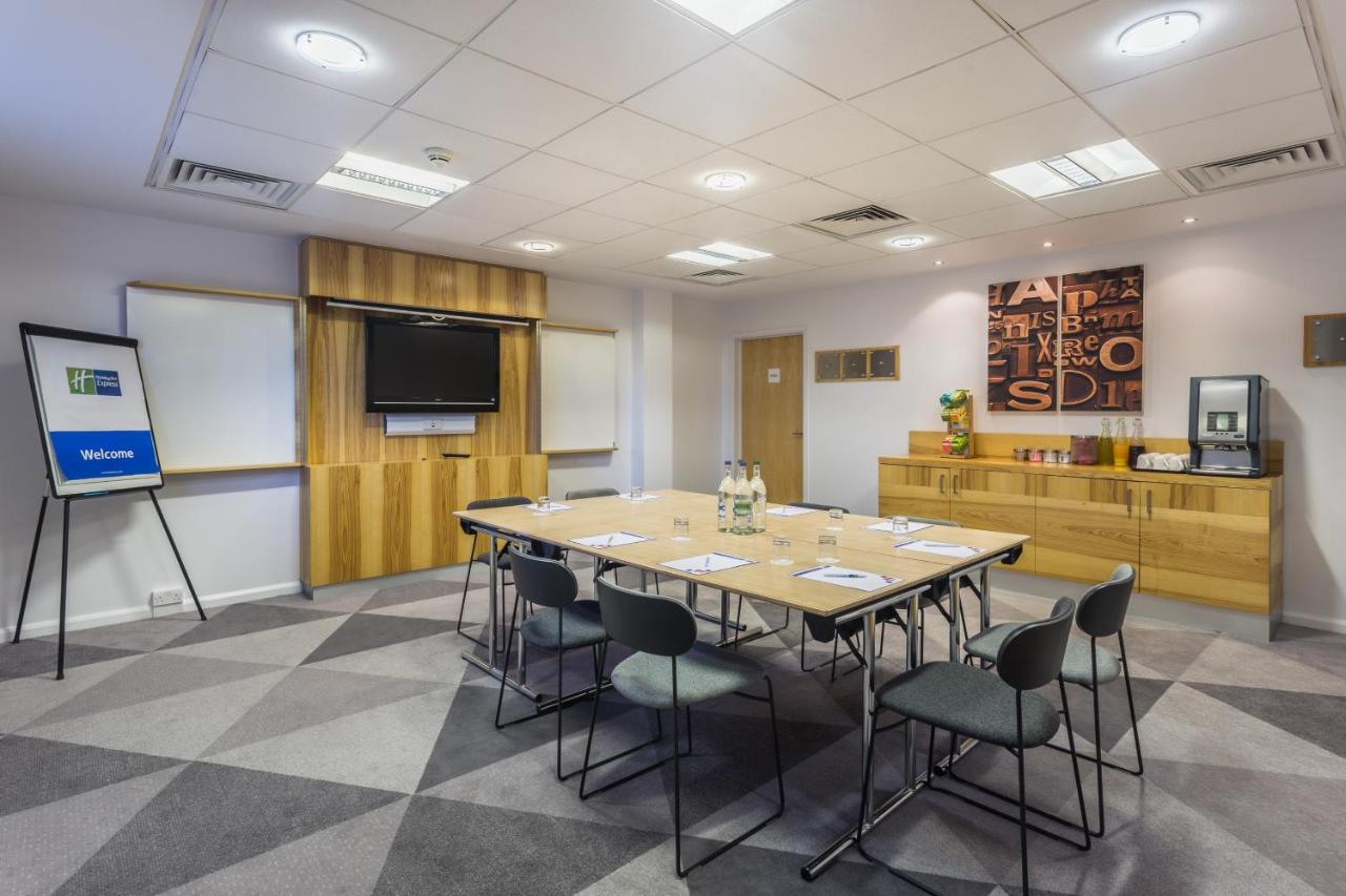 Holiday Inn Express London - Watford Junction, an IHG Hotel photo