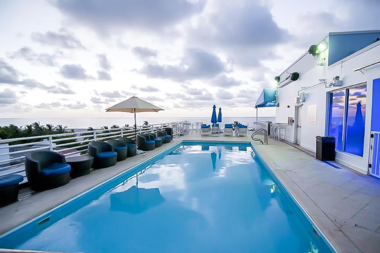 Rooftop swimming pool: Ocean Drive Studio Beach Front