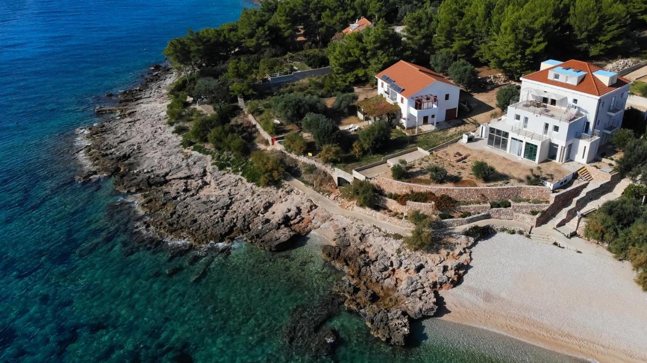 Plazi hvar na gole Golotinja na