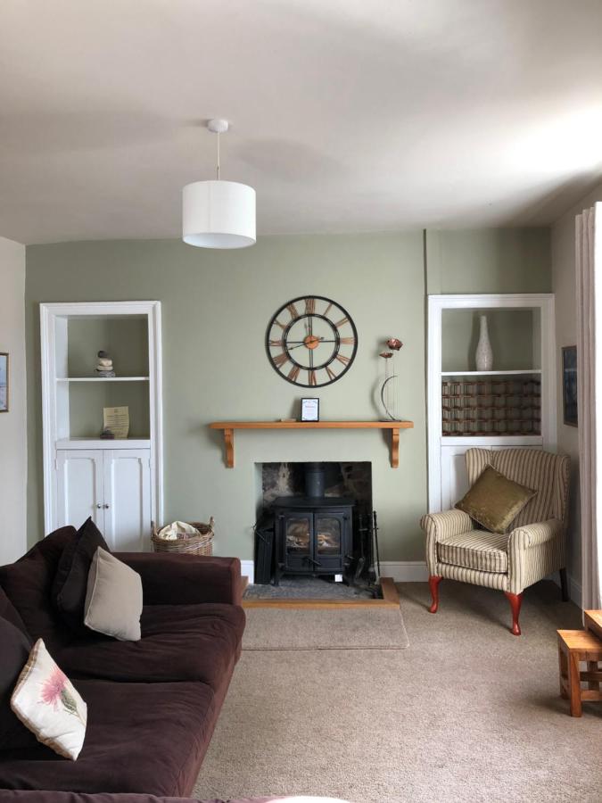 {{ hotelInfo.altText }}