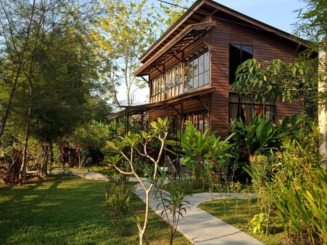 Chalet Omah Liren Sungai Besar Malaysia Booking Com