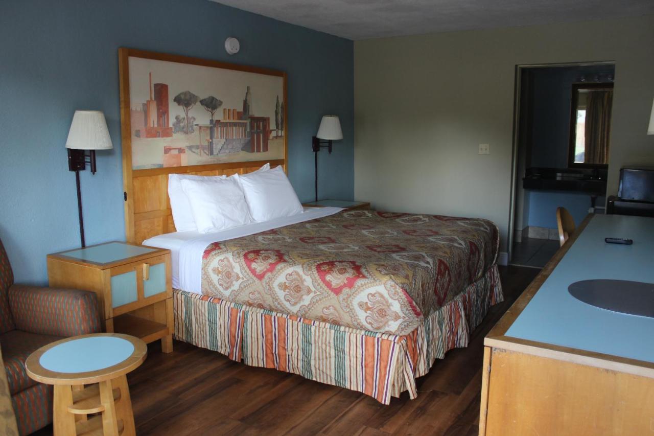 Tampa 8 Inn — photo 13