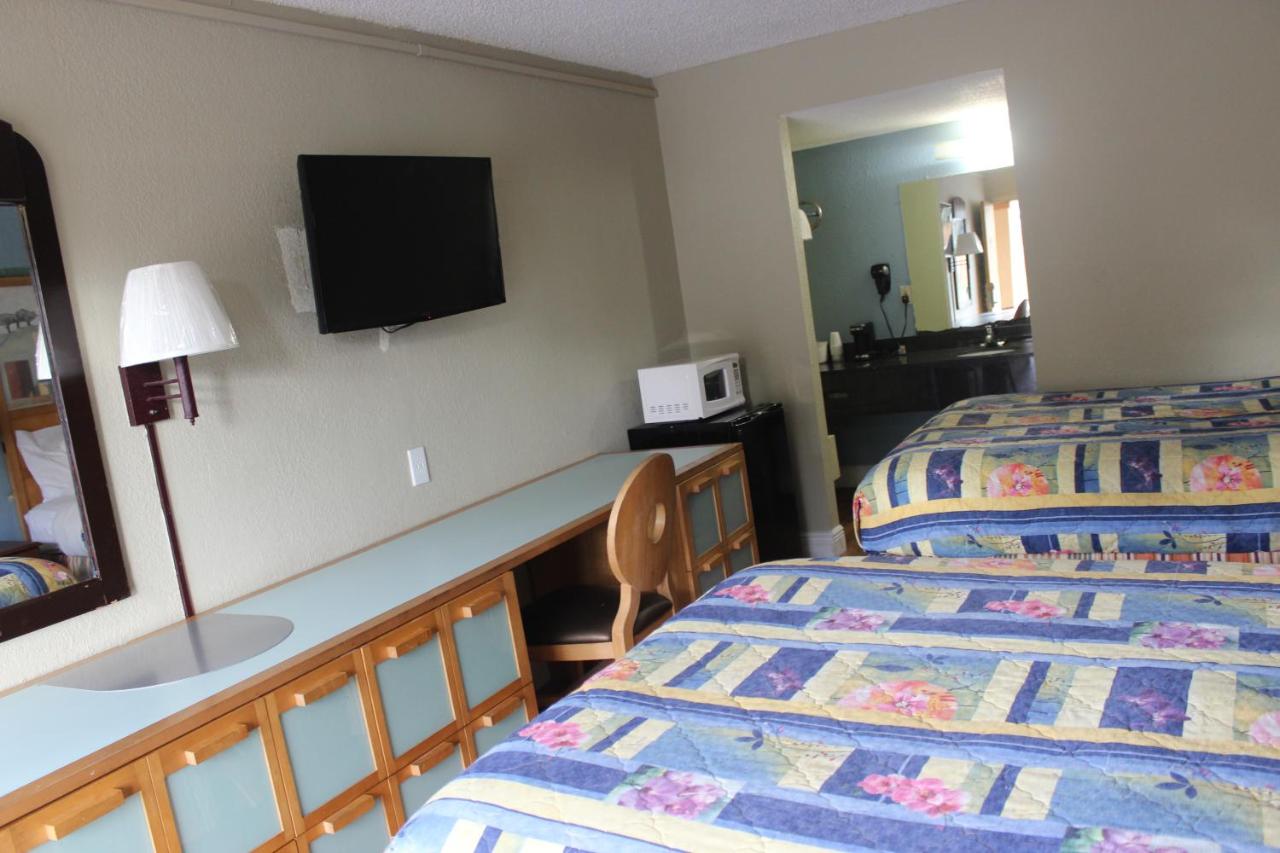 Tampa 8 Inn — photo 15