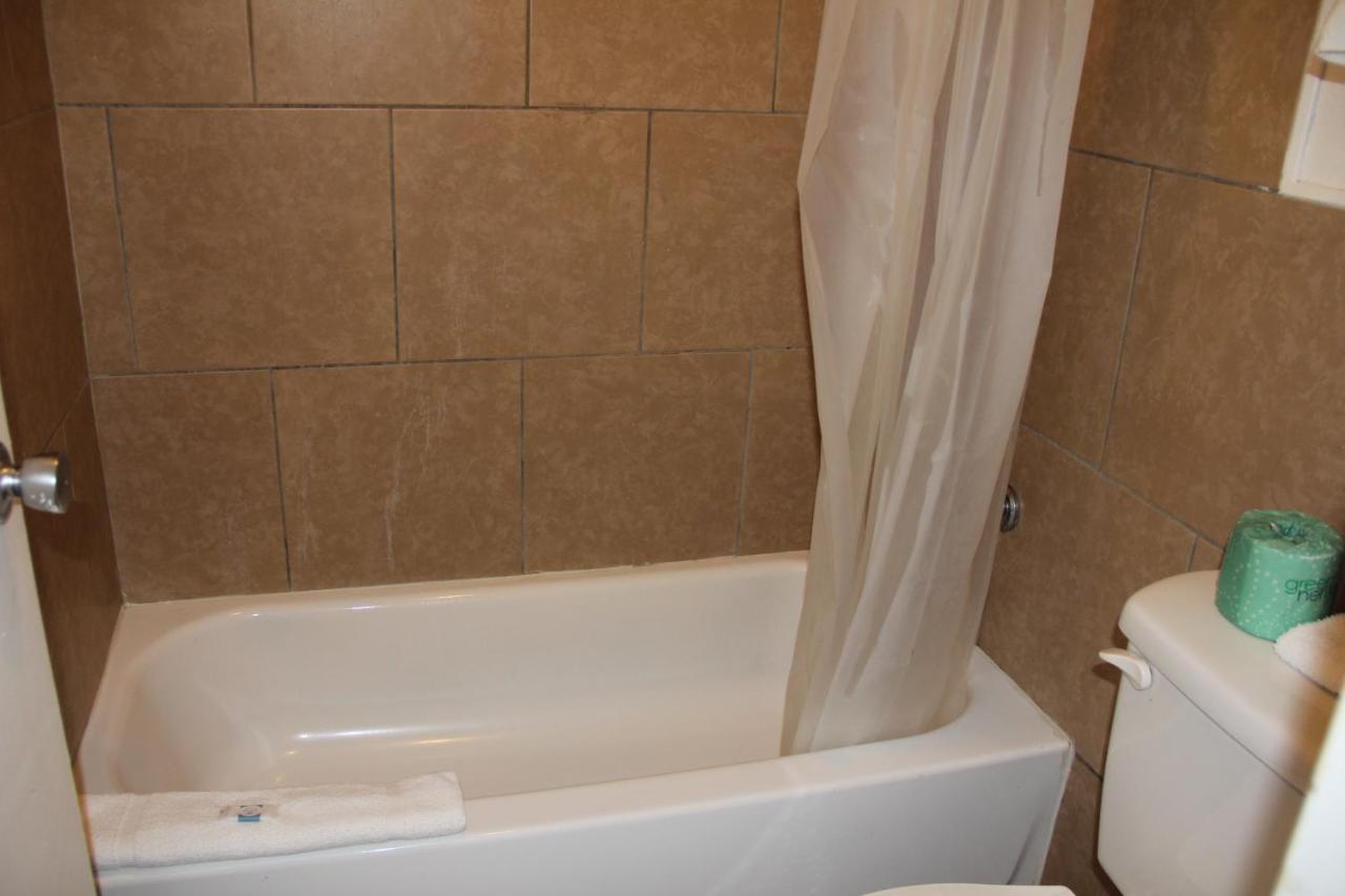 Lonestar Inn & Suites — photo 24
