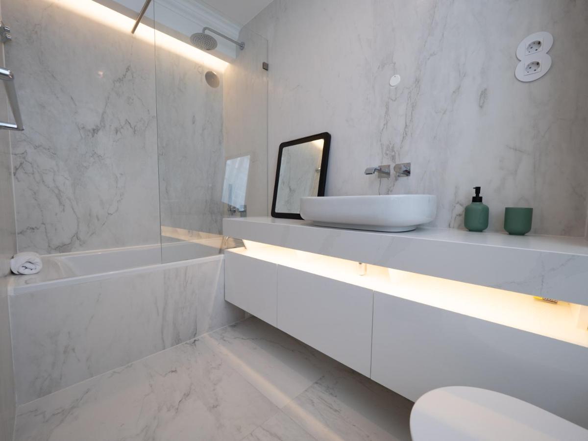 Augusta 229-5E-City Center Apt- Balcony & Elevator - 3