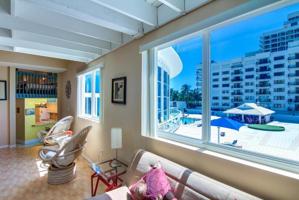 Castle L1 Double-Loft Condo with Beach Access, Pool, Tennis and Free Parking! - 4