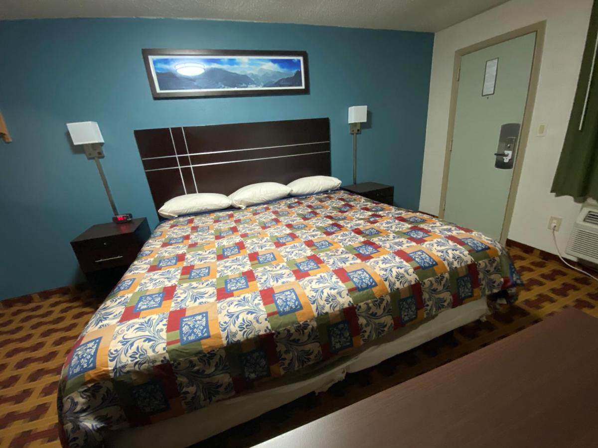 Lodge Inn Wrightstown - Fort Dix — photo 11